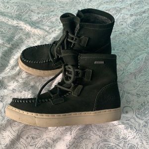 Women’s cougar shoes